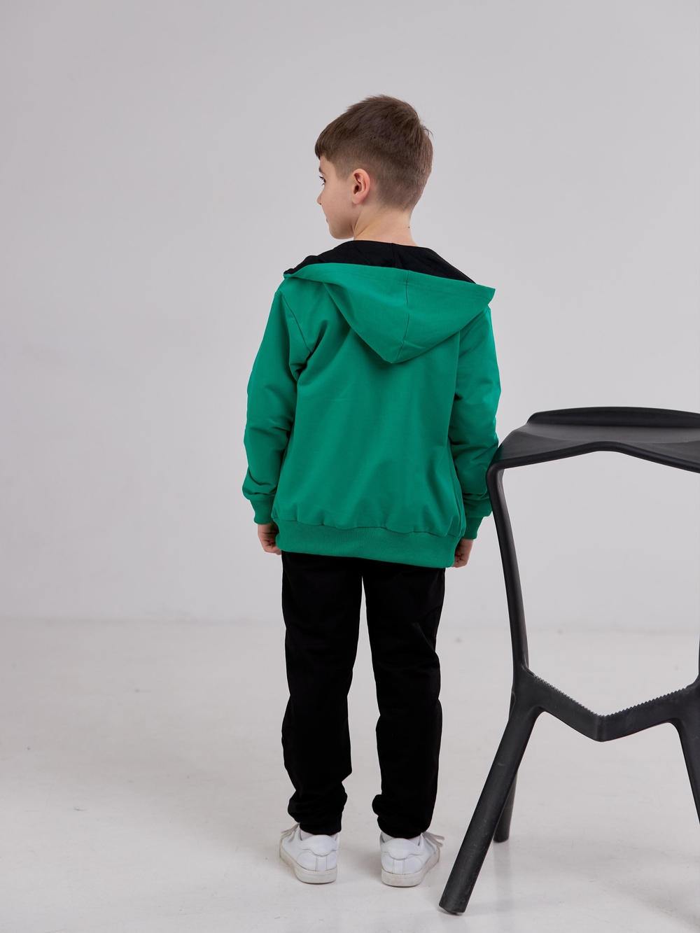 Зелений спортивний костюм